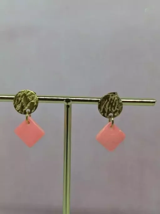 Boucles d'oreilles acier et losange corail