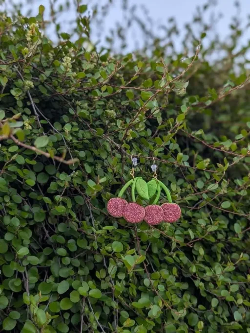 Boucles d'oreilles, vert chaud, rouge paillettes
