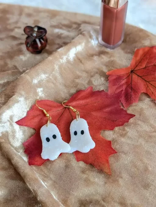 Boucles d'oreilles fantômes blanc pailleté