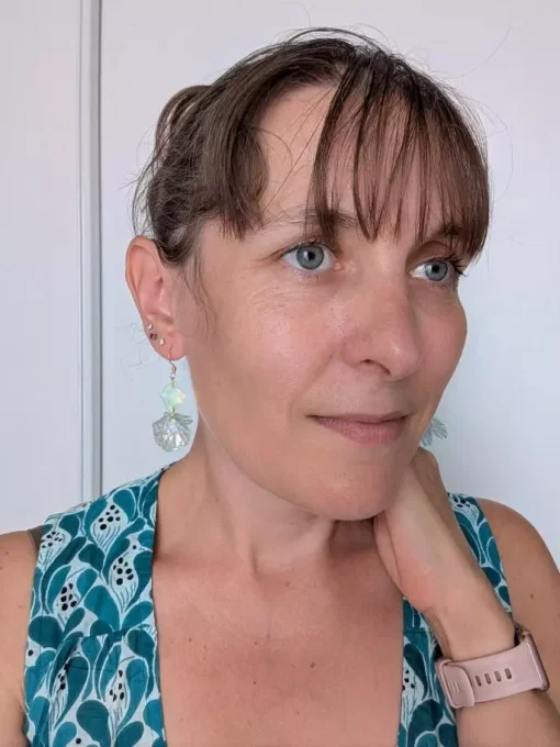 Boucles d'oreilles pendantes strass et pétale mint izbulle