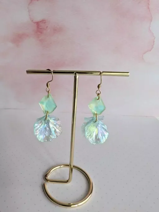 Boucles d'oreilles pendantes strass et pétale mint