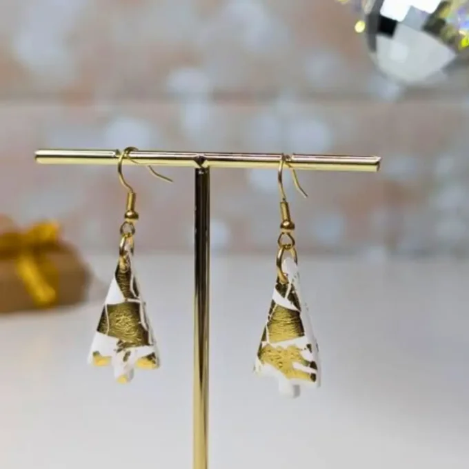 boucles d'oreilles sapins de Noel blanc et feuilles d'or