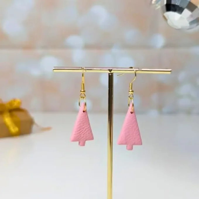 Boucles d'oreilles sapins de noel vieux rose effet cuir