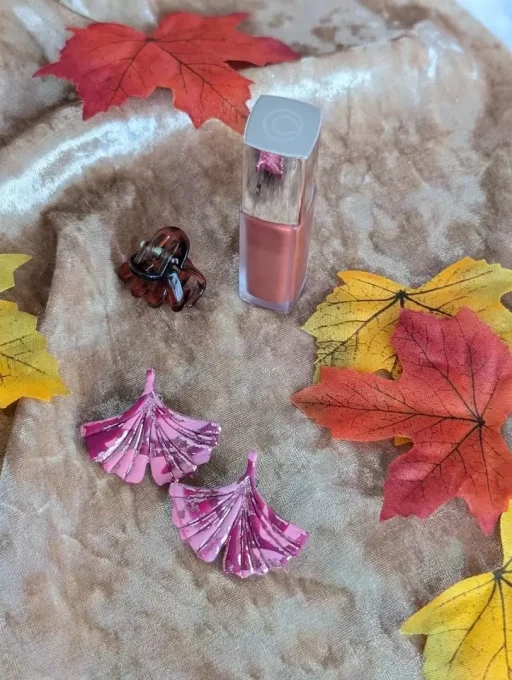 Boucles d'oreilles Feuilles de Ginkgo bordeaux et roses