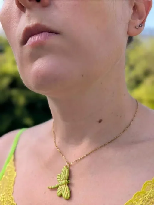 collier pendentif libellule