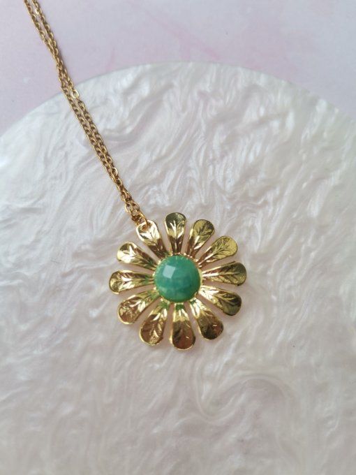 collier doré marguerite, cabochon en amazonite