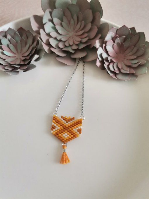 Collier ras du cou orange