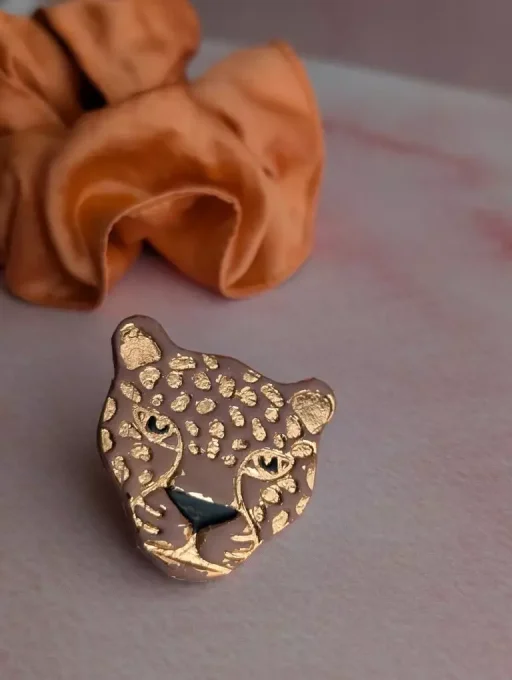 Pin's Léopard Feuille d'or