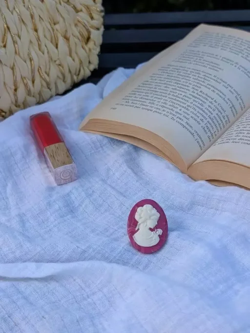 broche camée ovale