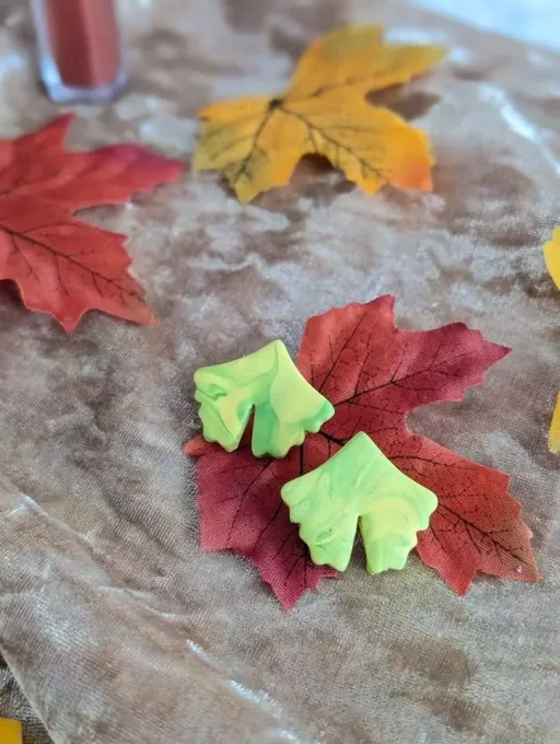 boucles d'oreilles feuilles de ginkgo vert et jaune